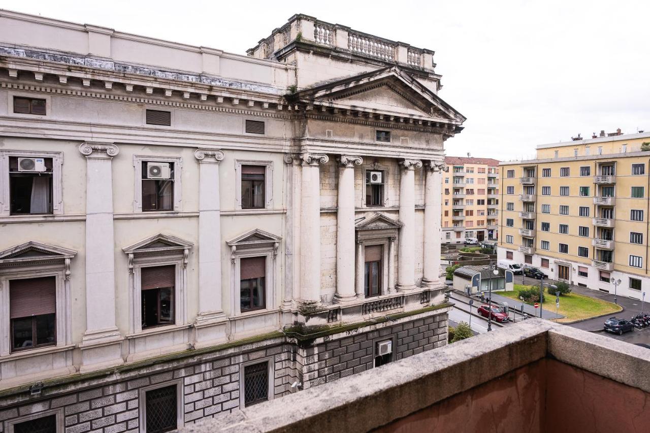 700MstazionecentraleAmpio Trilocale Con 2Balconi Trieste Exterior photo